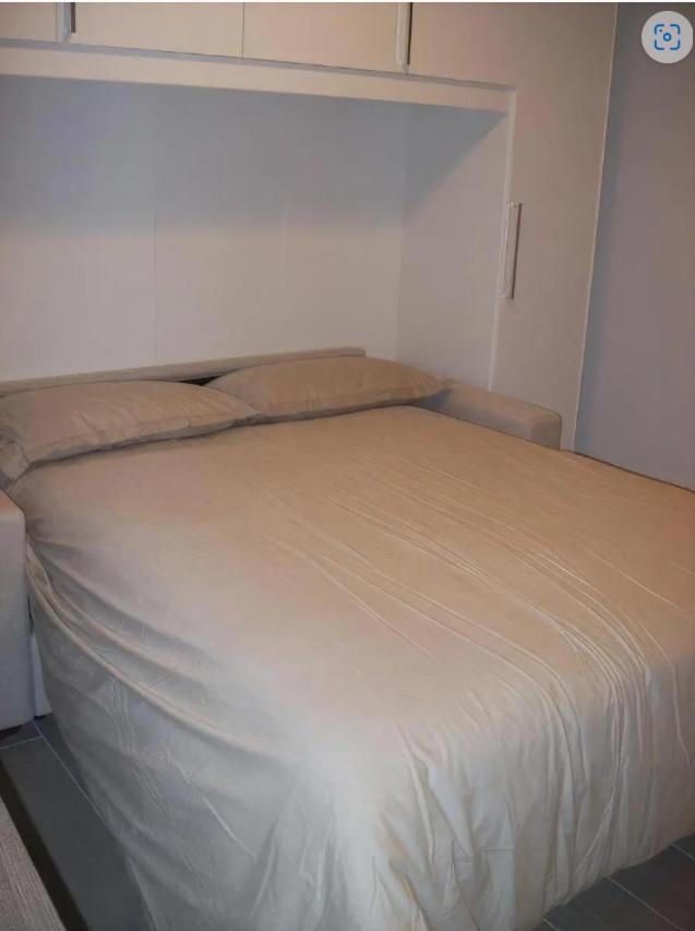 Apartment Grazioso Monolocale In Via Calzecchi Mailand